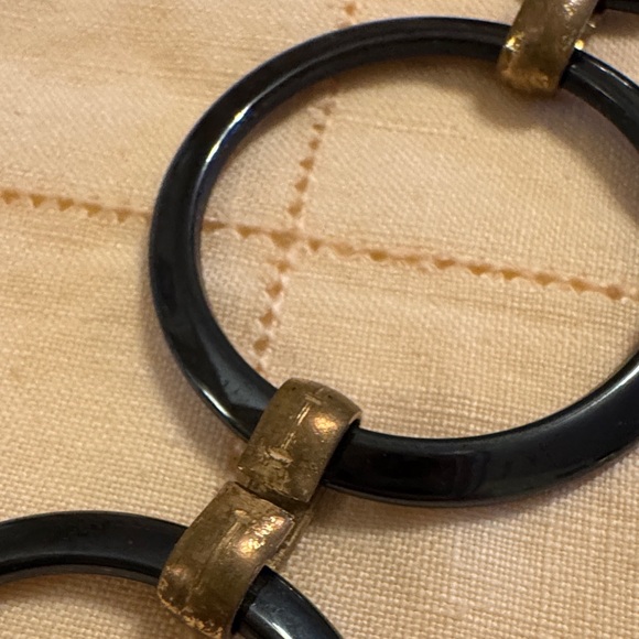 Elegant Black and Gold Circle Link Necklace - Picture 8 of 10